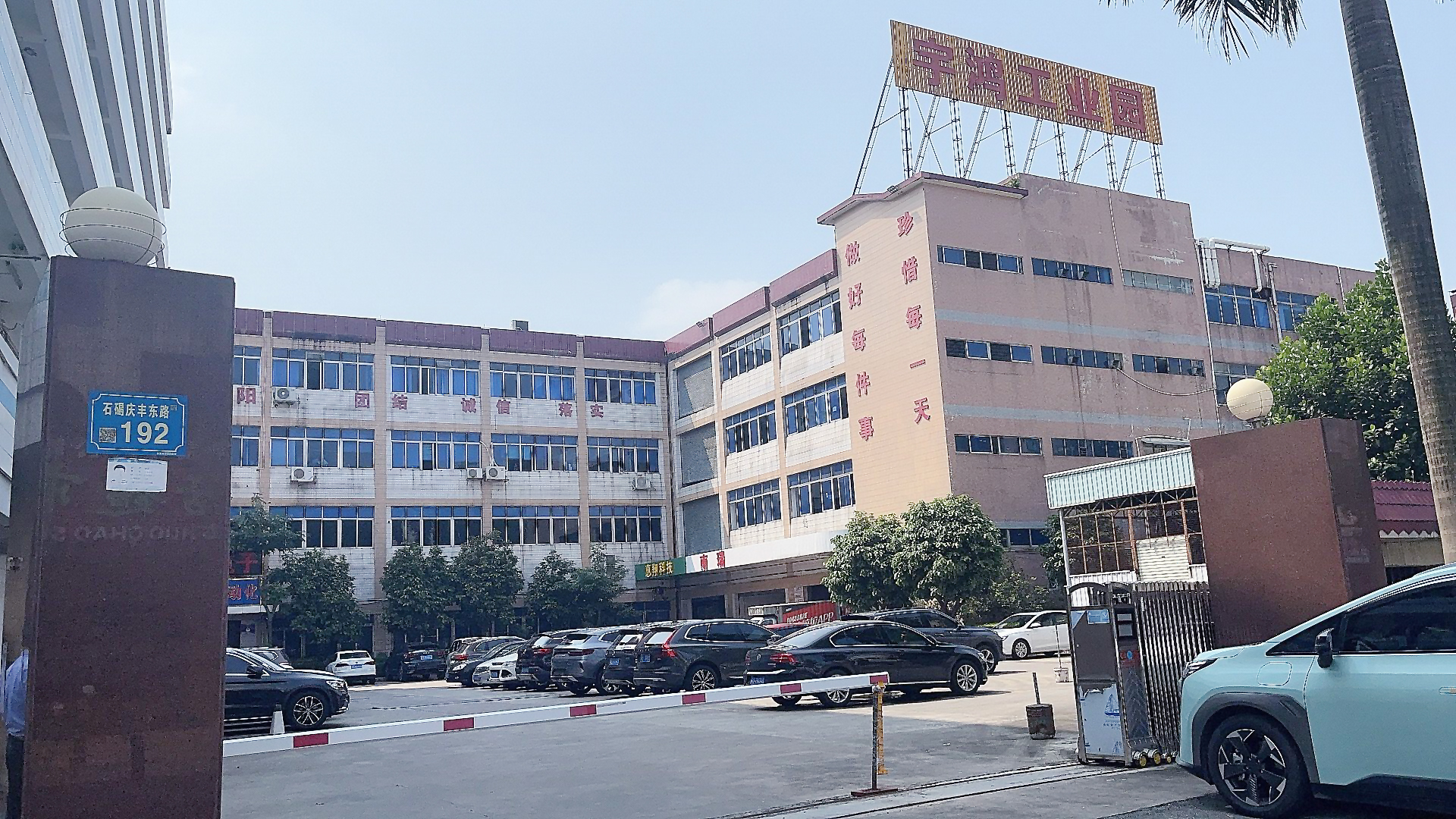 生产过程中注塑模具出现溢料的因素有什么呢？